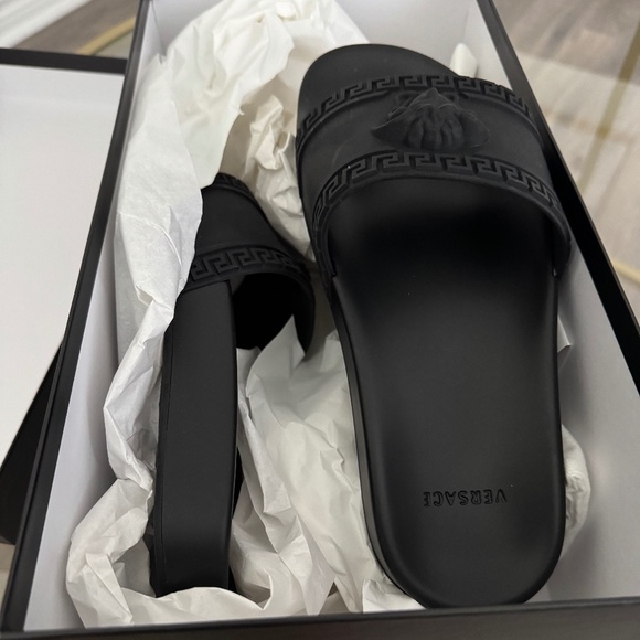 Brand new ladies versace pool slides - Picture 1 of 2